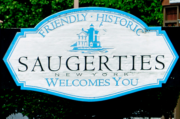 Saugerties Lighthouse welcome sign